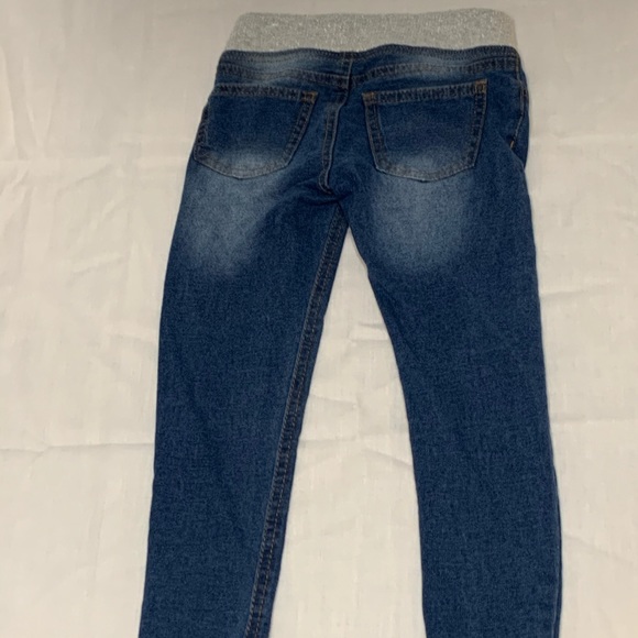 Little girl’s Arizona and Squeeze brand Jeggings - Picture 2 of 6